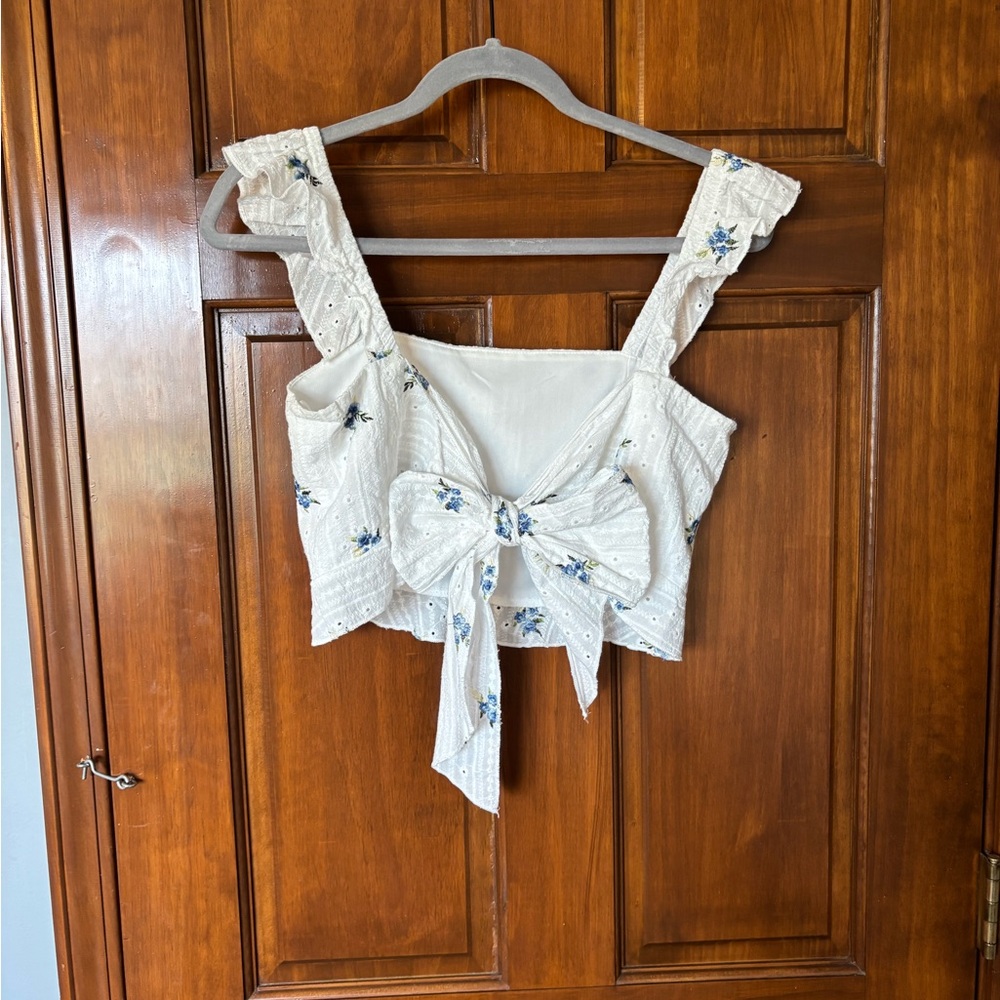 Kirious White Floral Eyelet Ruffle Strap Crop Top Size Medium - Picture 3 of 8